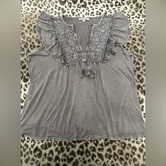 Solitaire Embroidered Boho Peasant Top in Gray Size Medium - Picture 4 of 17